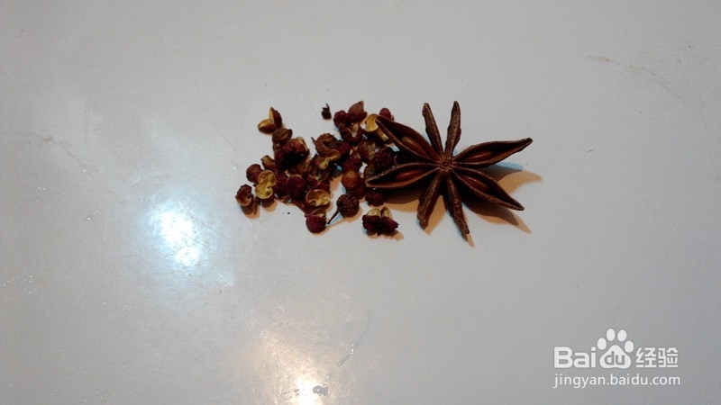 红烧土豆鸡块的做法。