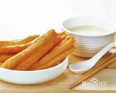 上班族夏季饮食大全：[3]油条简单做法