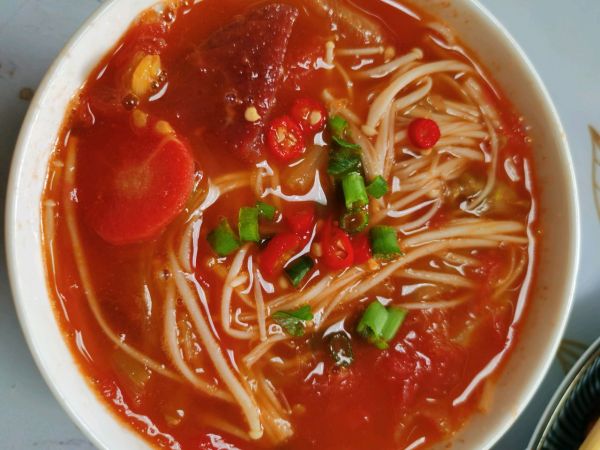 番茄浓汤烩金针菇