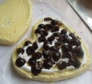 甜香扑鼻的小熊草莓蛋糕