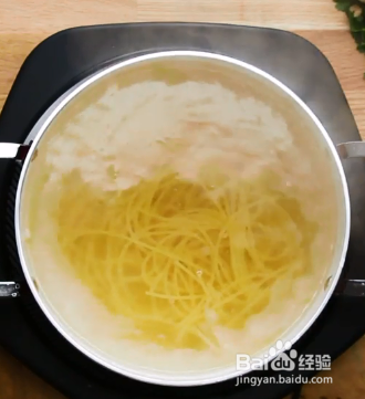 扁豆蘑菇茄酱拌意大利面