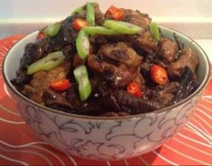 小鸡炖蘑菇的做法