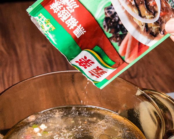 快手酸汤鲜虾面