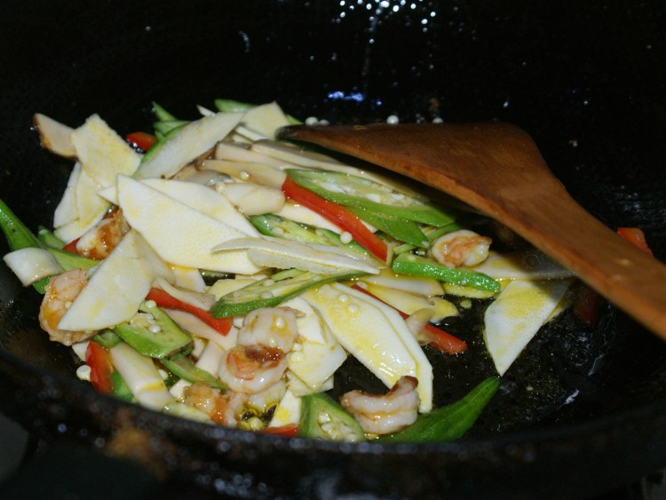 松茸笋子秋葵炒虾仁怎么做才美味，看完你就会了