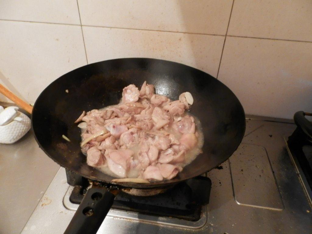 土豆块炖大鸡腿的做法，荤食主义者的福音来啦！