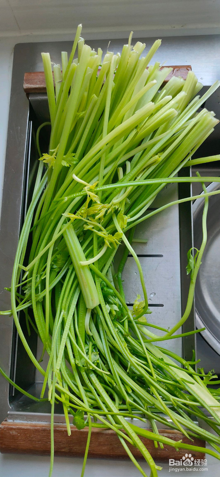 超美味的牛肉芹菜馅的做法