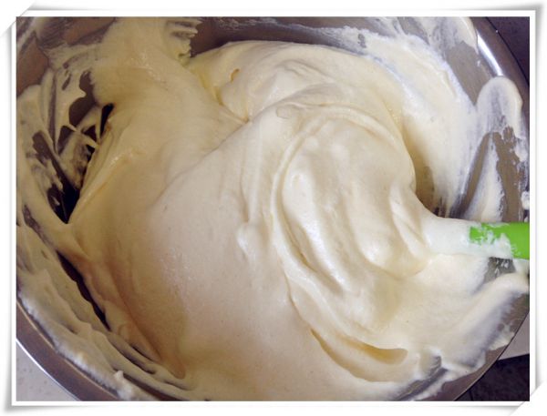 葡萄干戚风蛋糕卷