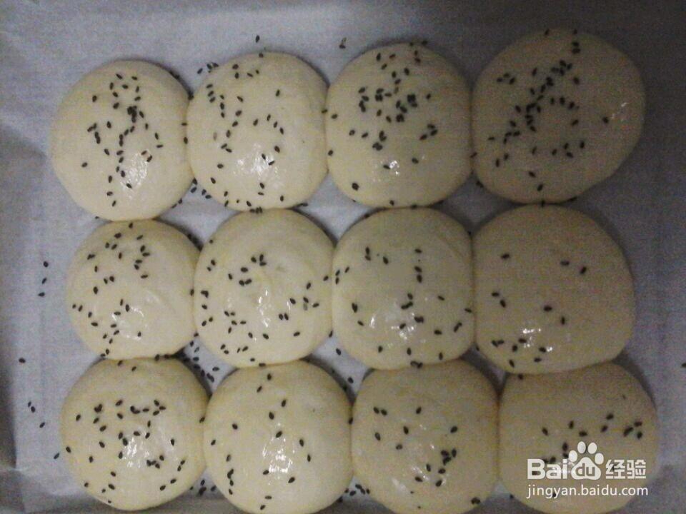 爽脆可口的面粉牛奶蜂蜜餐包