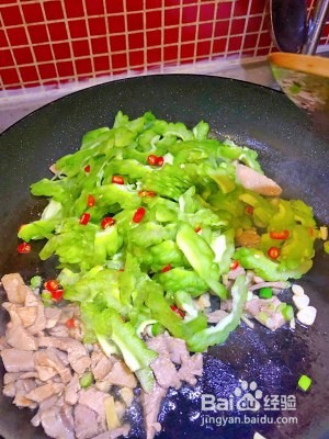 养生食补家常菜苦瓜炒肉的做法