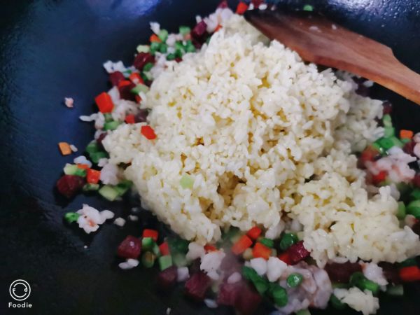 杂蔬虾仁火腿蛋炒饭