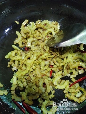 食补养生六味干煸苦瓜的做法