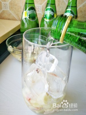 夏日冰饮桃气泡泡