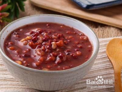 喝红豆薏米粥的好处及注意事项