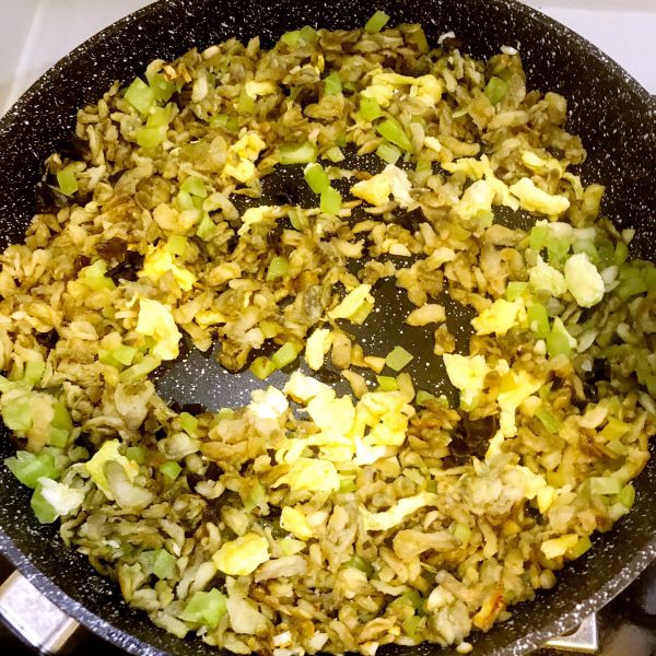 鸡蛋热炒鲜味槐花