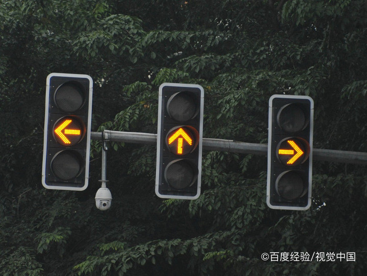 驾驶机动车怎么通过未设置交通信号灯的交叉路口