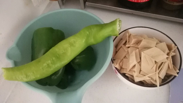 青椒尖椒炒豆腐皮