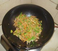 油爆大头菜炒肉丝的做法