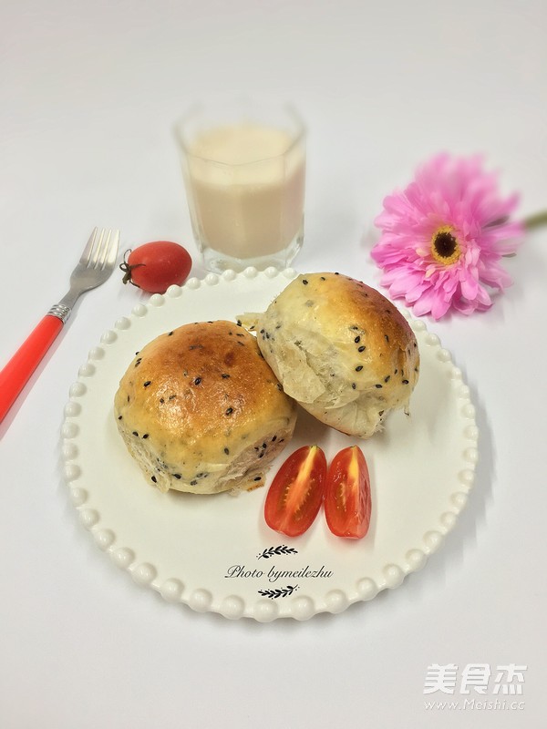 椰香黑芝麻面包