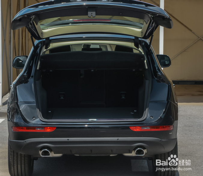 奥迪Q5油箱盖怎么开 油箱盖开关在哪里