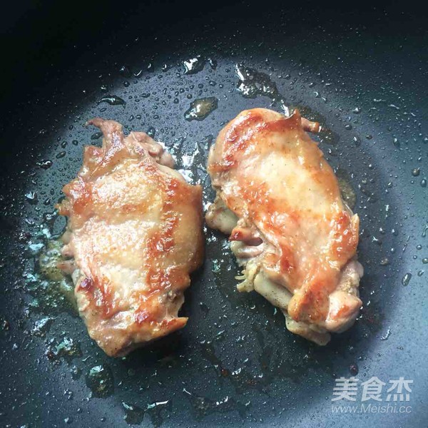 嫩煎黑胡椒鸡腿