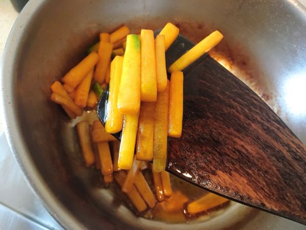 黄胡萝卜手抓饭