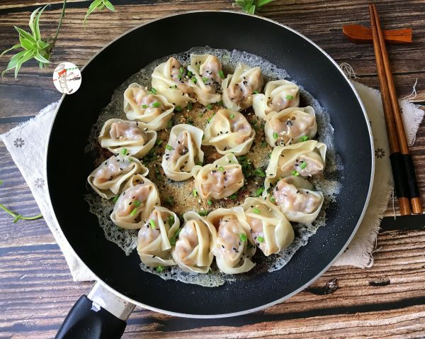 冰花虾仁大馄饨