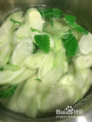 如何做出好吃的芥蓝炒香肠