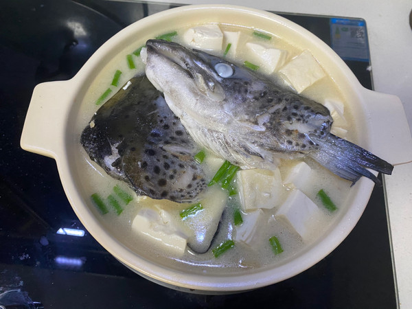 三文鱼头豆腐汤