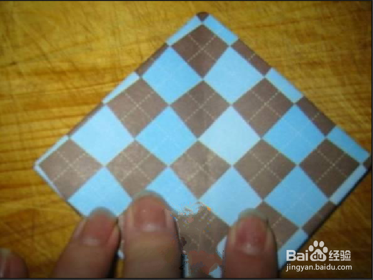 如何制作一朵纸玫瑰花?