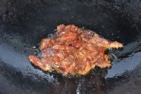 蒜菜炒肉的做法