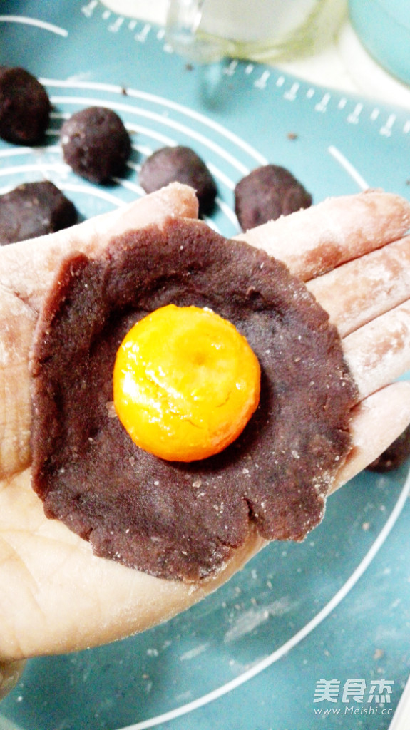 蛋黄酥的家常做法