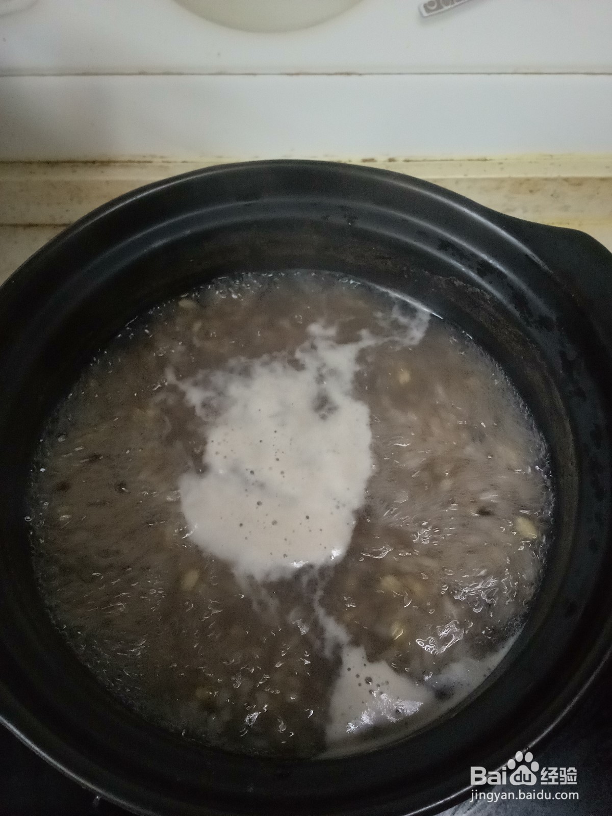 燕麦黑米红枣粥