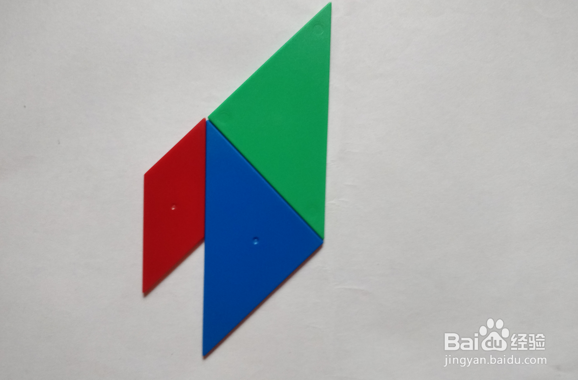 用蝶式七巧板怎么拼组一只探头企鹅?