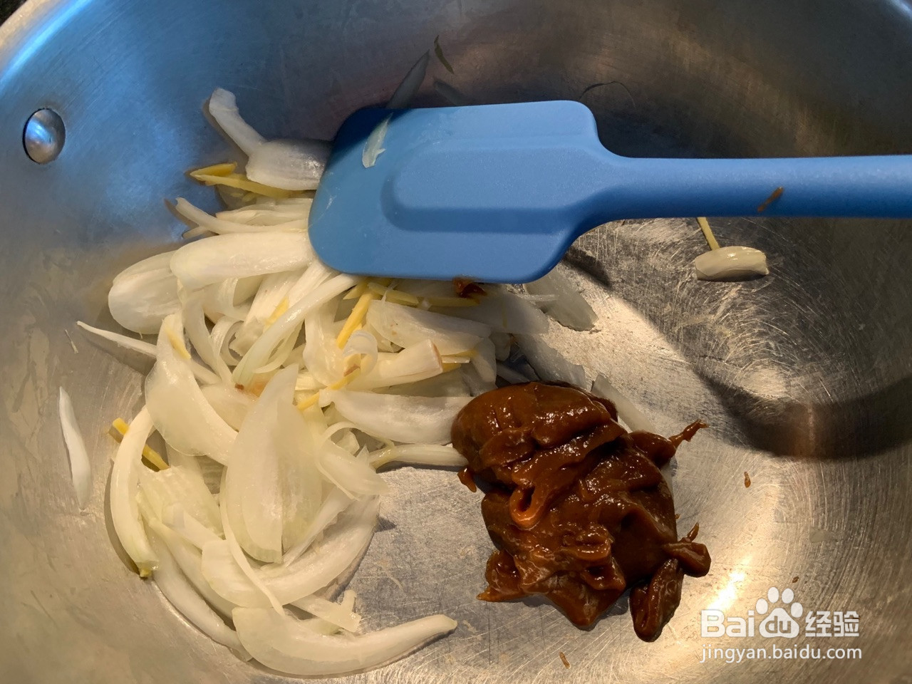 柱侯牛腩烧土豆的做法