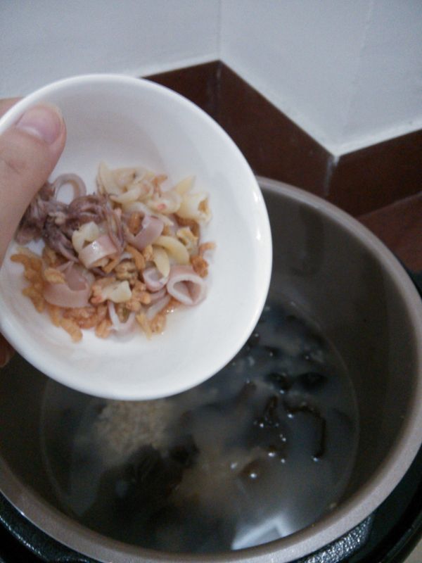 海鲜糙米木耳粥