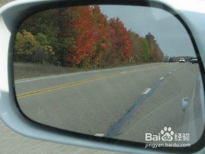 下雨天后视镜看不见了怎么办