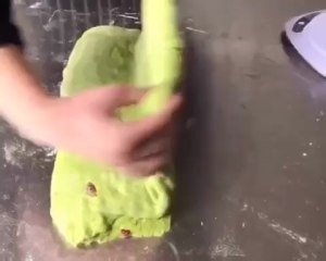 怎么做超软菠菜蔓越莓吐司
