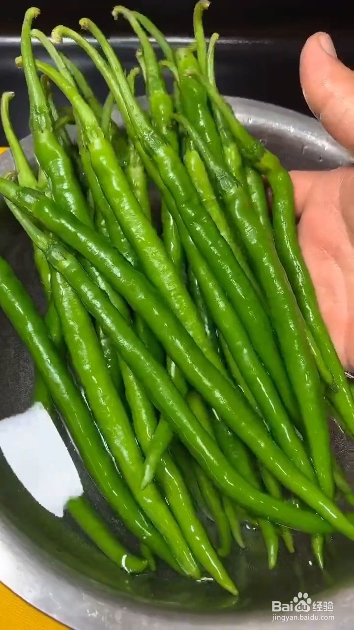 如何制作简单又非常下饭的辣椒炒鸡蛋