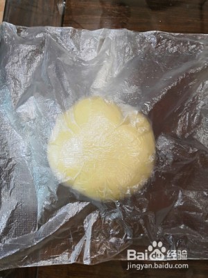 健康养生佳品草莓椰丝奶油包的做法