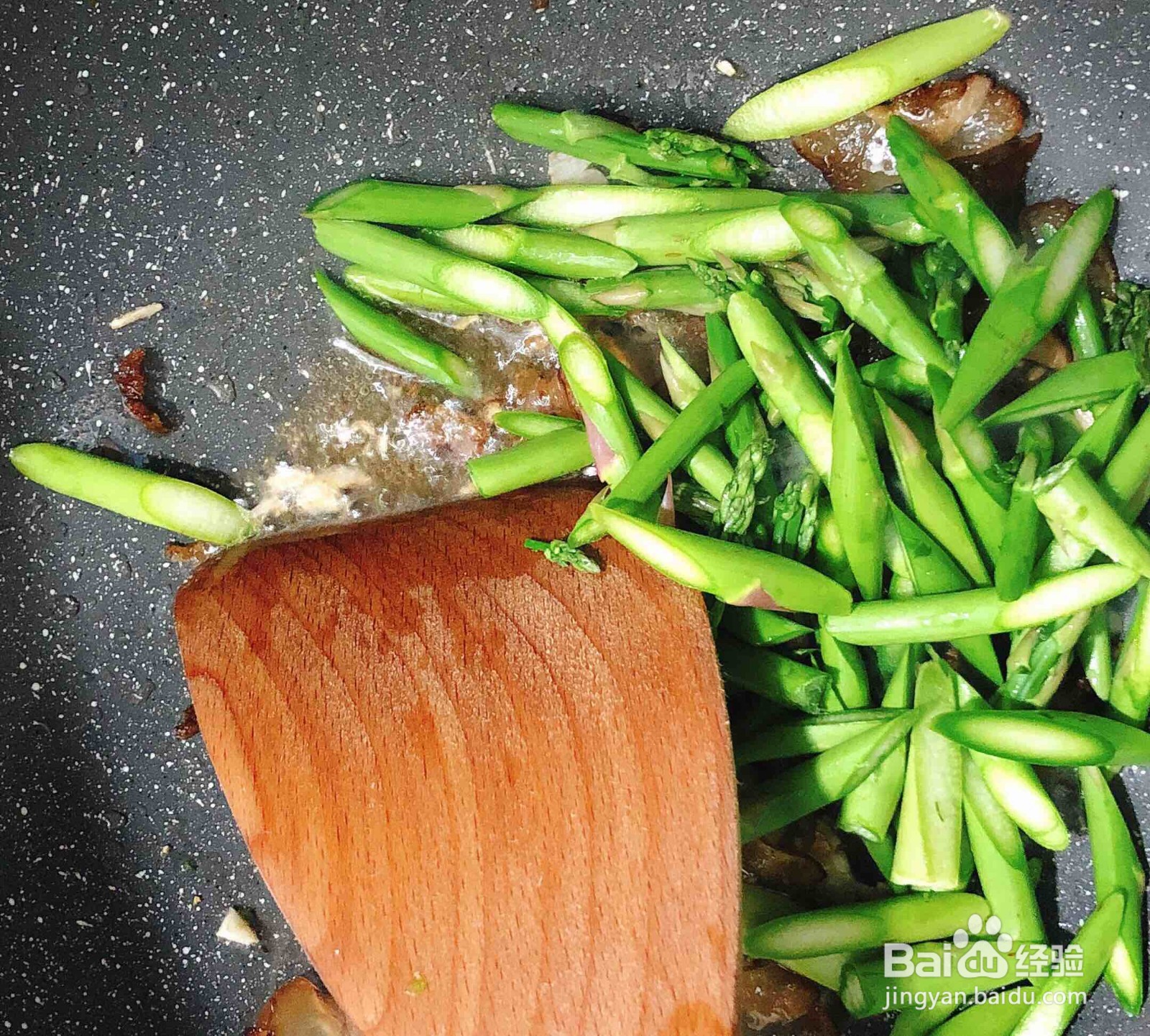 芦笋炒腊肉的做法