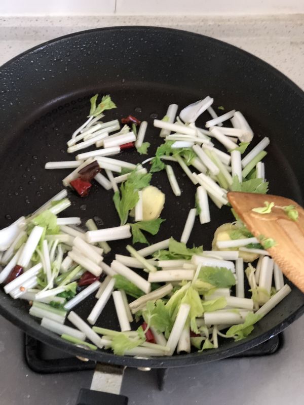 芹菜肉丝炒豆干