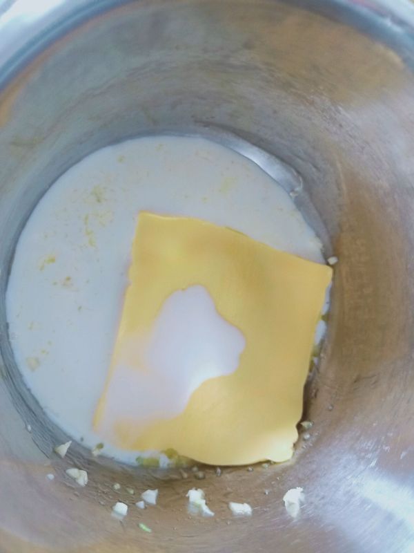 浓郁蒜香奶酪黄油烤吐司