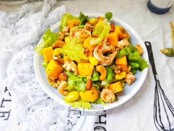 芒果虾仁坚果沙拉
