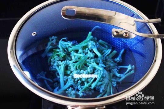 双椒肉片炒花菜的做法