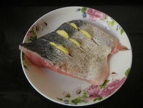 清蒸荷叶包鲢鱼