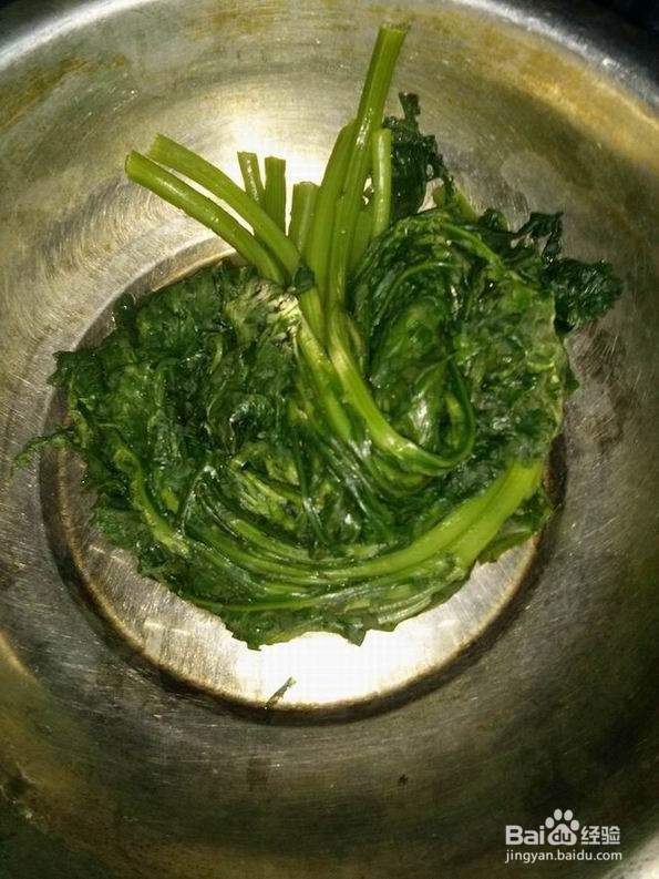 白灼茼蒿蘸糊辣香油碟