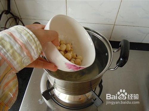 就这样一直美下去——银耳莲子薏仁汤