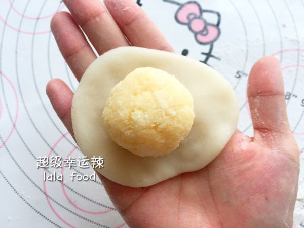 奶黄馅冰皮月饼