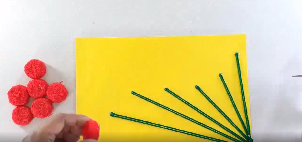 如何用旧瓶盖和毛线制作壁画？