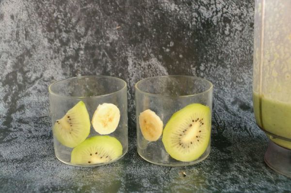 奇异果香蕉奶昔